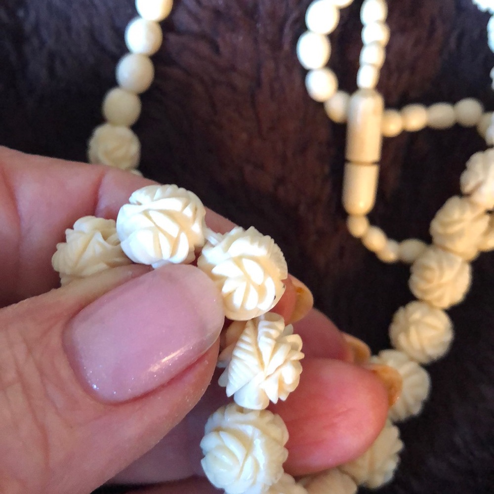 BEAUTIFUL CARVED “FLOWERS” On NECKLACE
